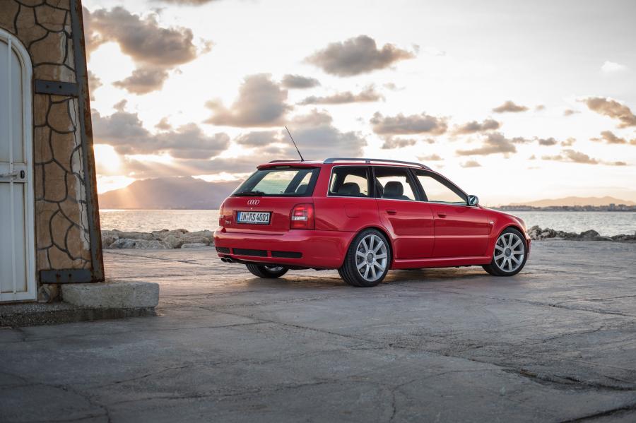  Audi RS4 Avant 2000 года  (фото 9 из 31)